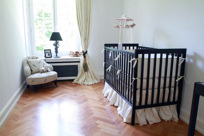 Kinderwiege mit angefertigten Sockelvolant vom N&auml;hservice Aurach in Sugenheim - www.naehservice-aurach.de