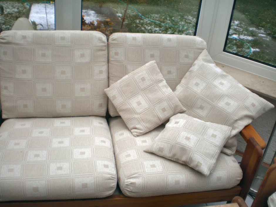 Polsterbez&uuml;ge mit passenden Kissen, N&auml;hservice Aurach