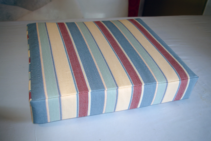 fertig bezogenes Polster vom N&auml;hservice Aruach in Sugenheim - www.naehservice-aurach.de