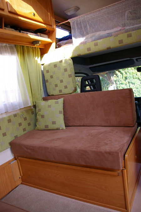 Neu bezogene Polsterecke vom N&auml;hservice Aurach in Sugenheim - www.naehservice-aurach.de